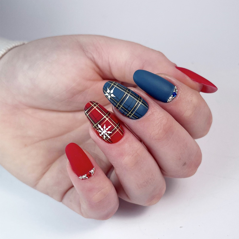 Nail art Natalizie 2022: idee e consigli